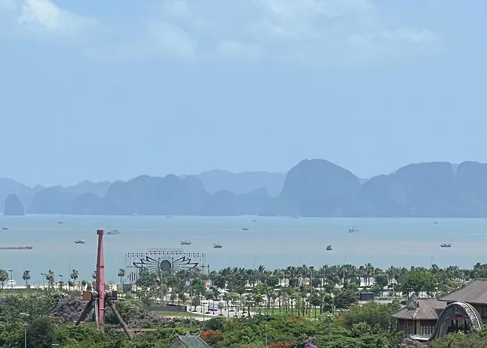 Xuân Hồng Hạ Long
